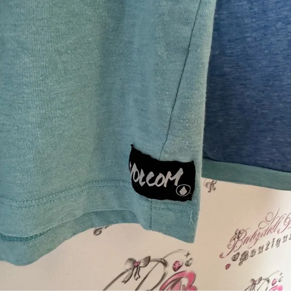 Volcom shirt long sleeve surfer 🏄‍♂️ beach Blue and Teal Hoodie with Red Detail - Picture 3 of 8